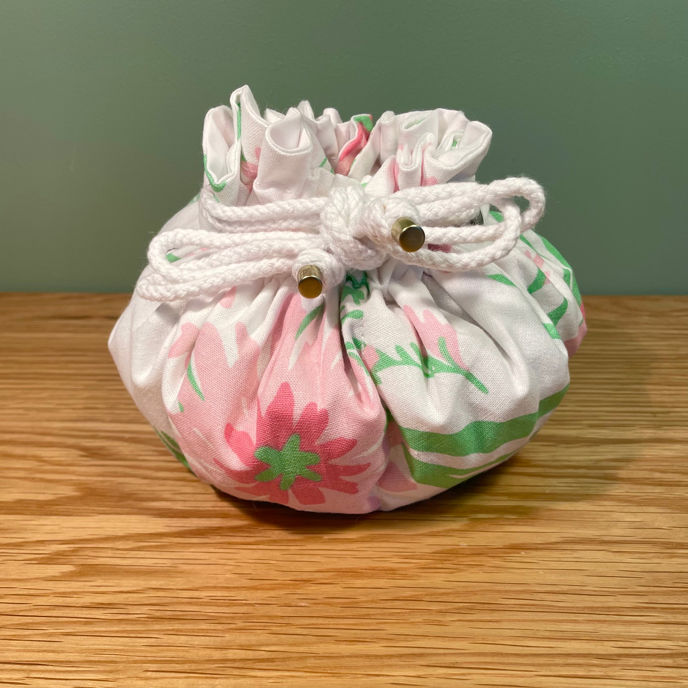 Flower Power Bag of Dice Holding – TTRPG Treasures